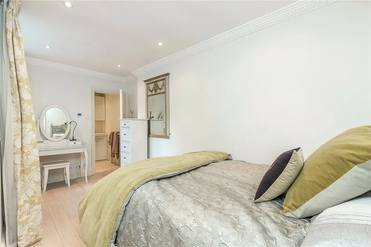 Lower Sloane Street, London, SW1W, photo 3
