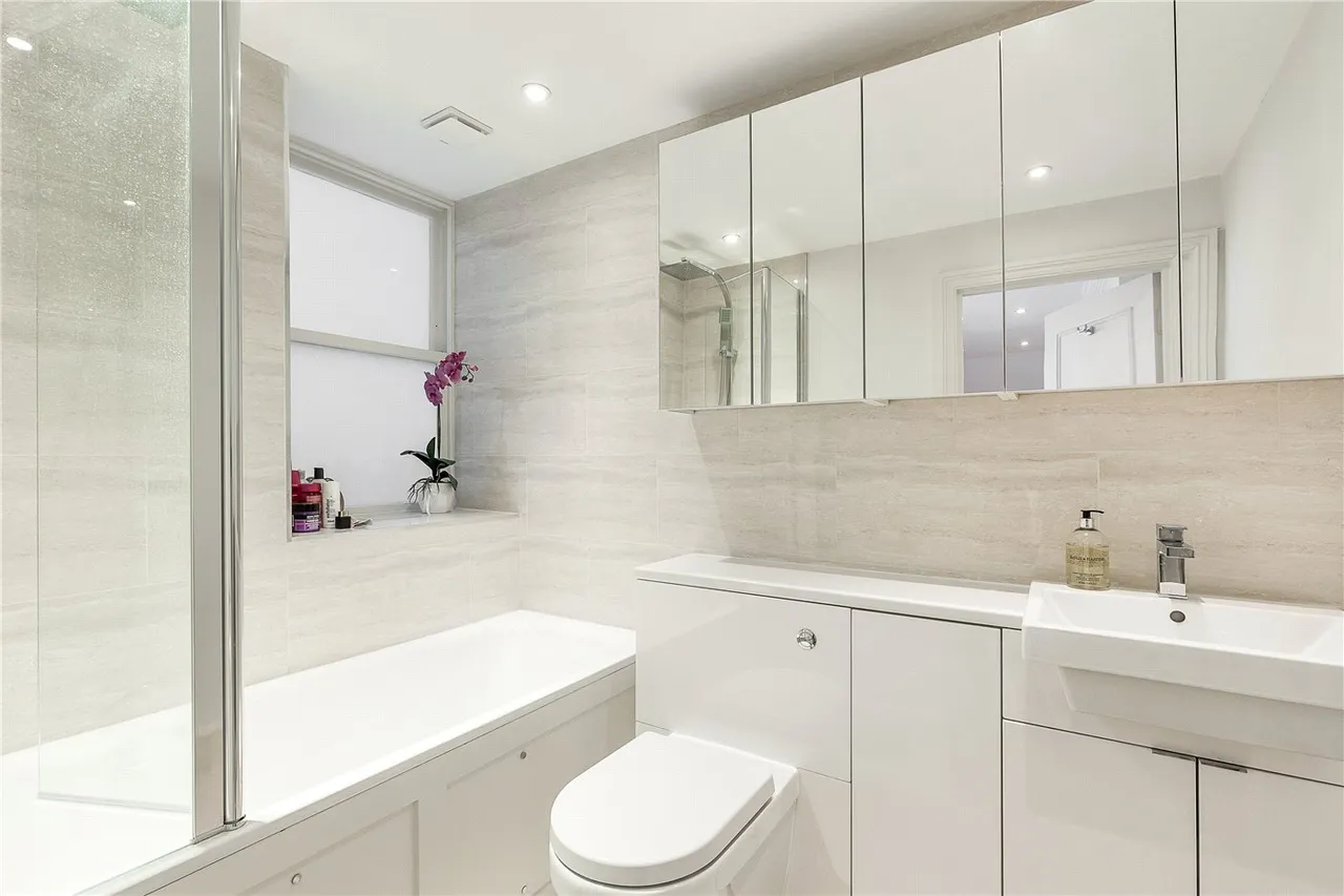 2 bed flat for sale — Lower Sloane Street, London, SW1W