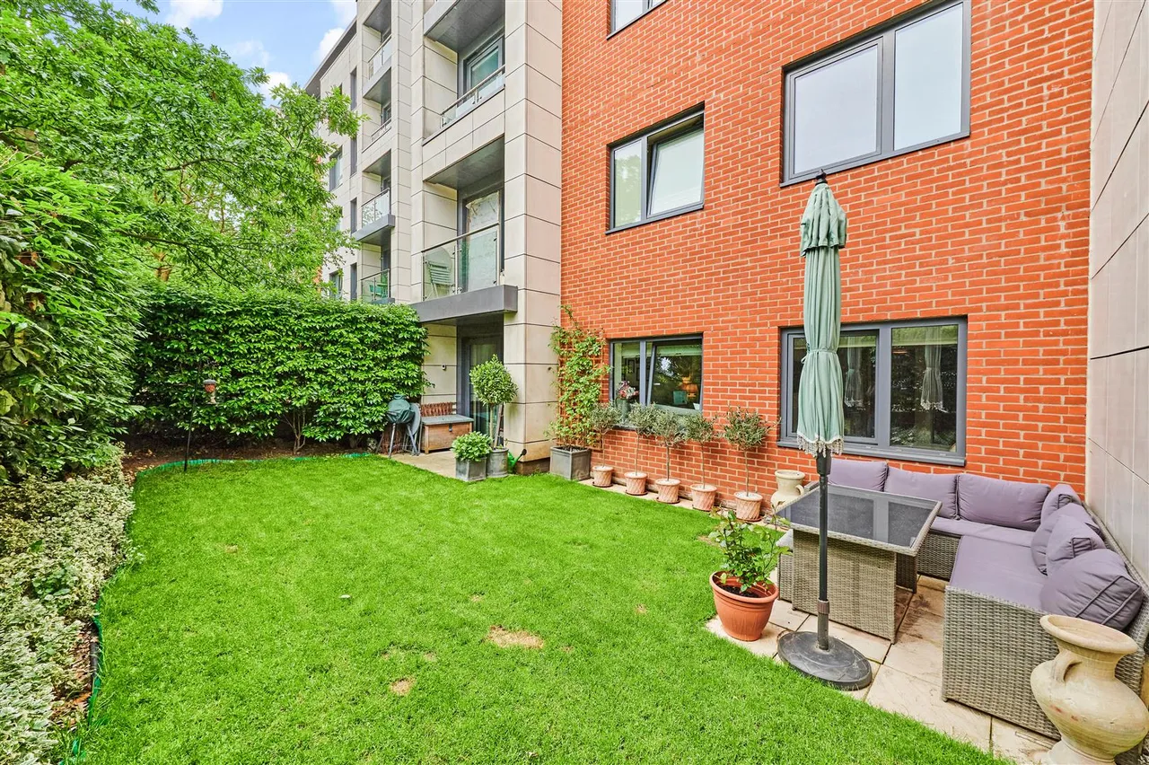 Putney Hill, London, SW15, photo 3