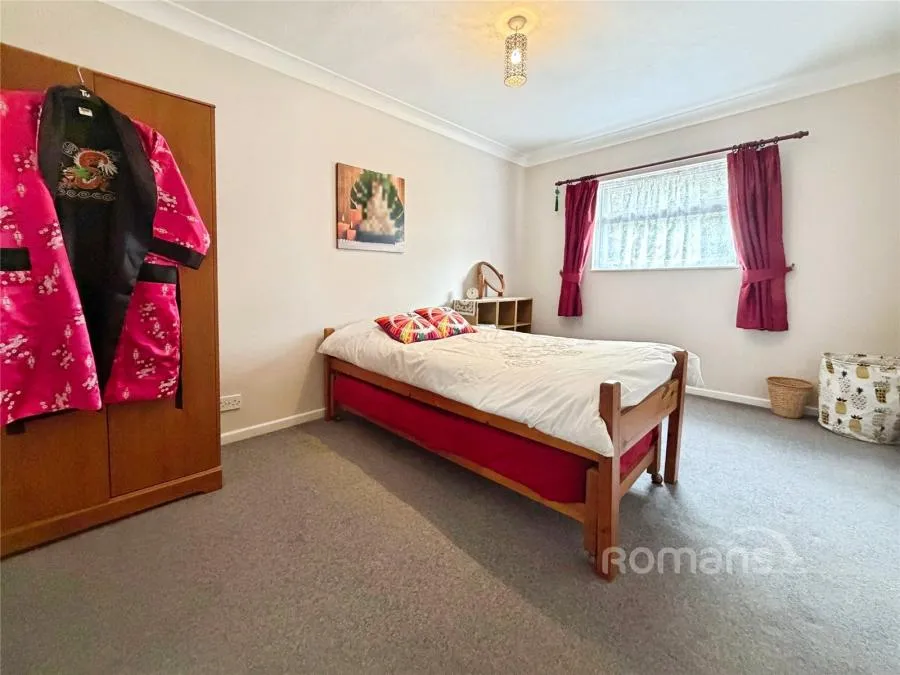 Old Pond Close, Camberley, GU15, photo 6