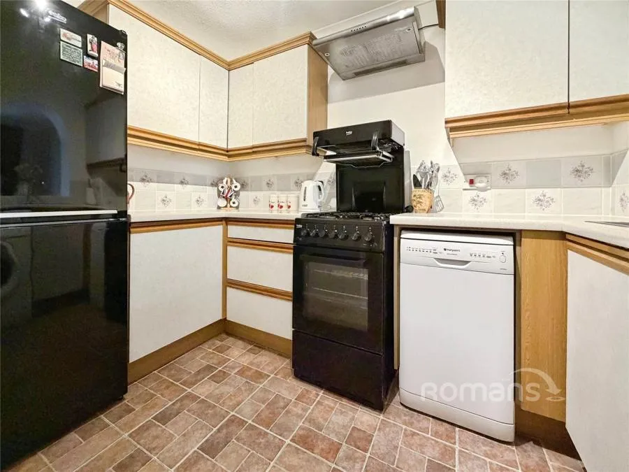 Old Pond Close, Camberley, GU15, photo 5