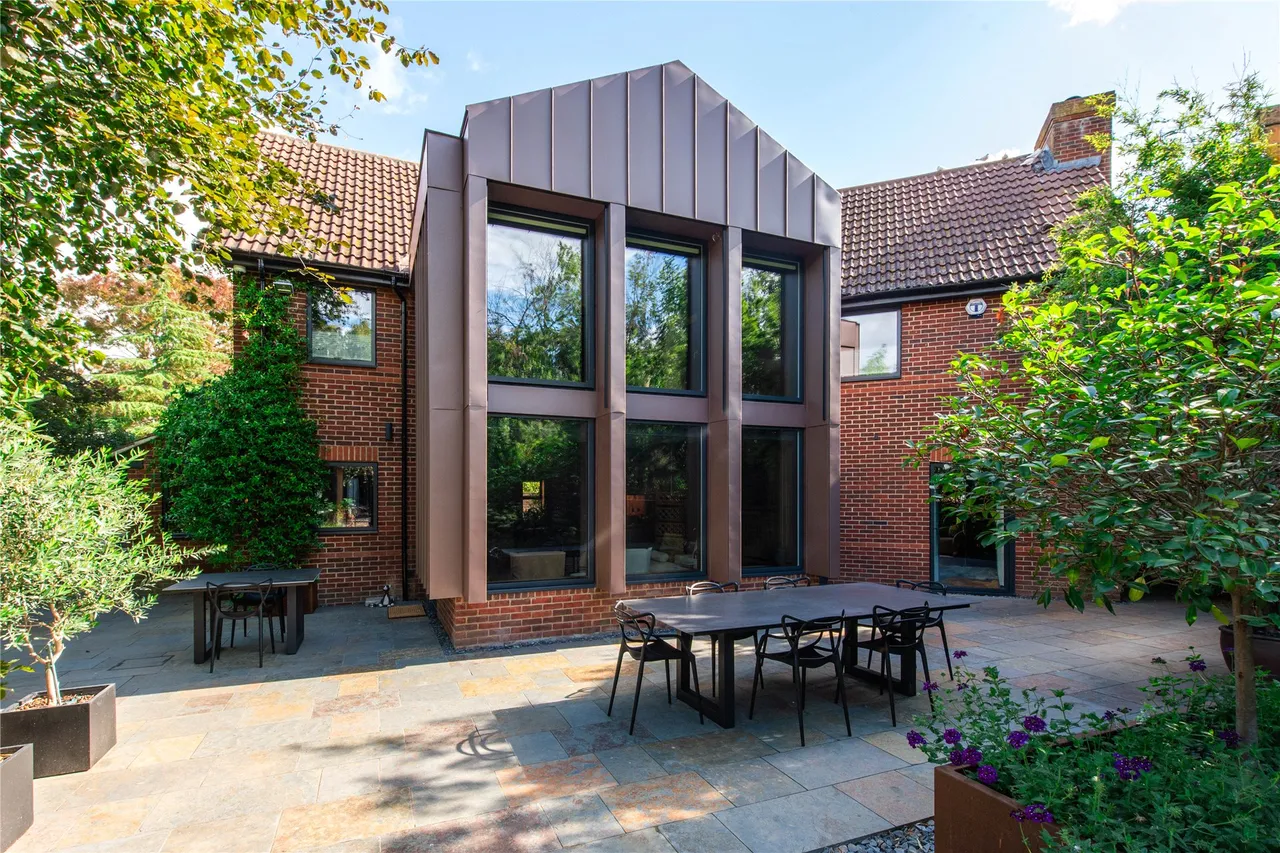 Landsborough Gate, Willen, MK15, photo 2