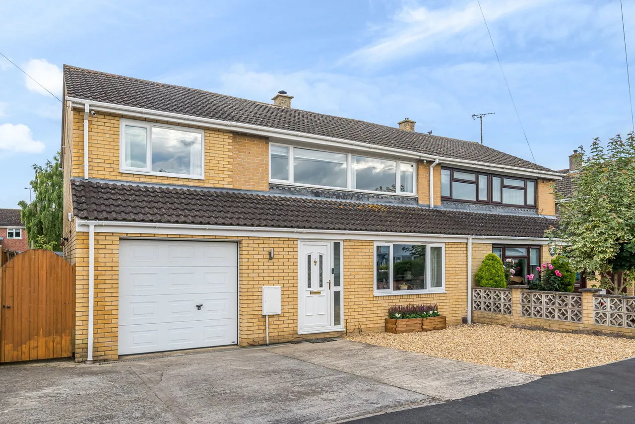4 bed house for sale — Corfe Road, Melksham