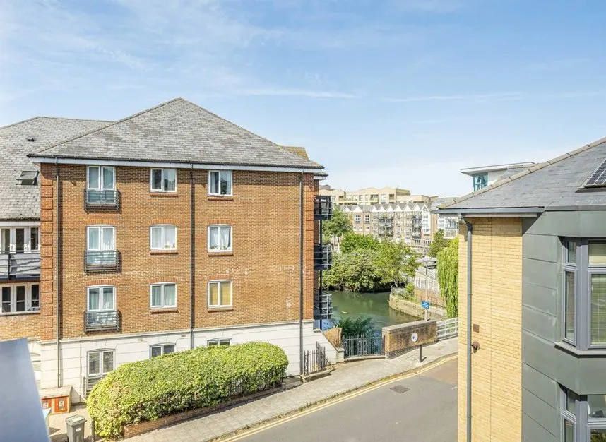 Market Place, Brentford, TW8, photo 4