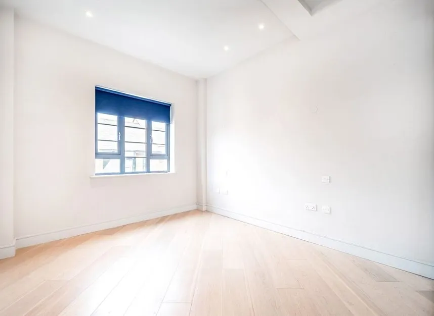 Market Place, Brentford, TW8, photo 5