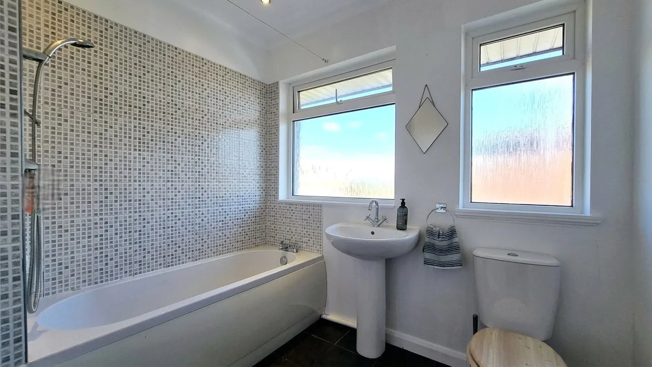 Llanfawr Road, Holyhead, LL65, photo 11