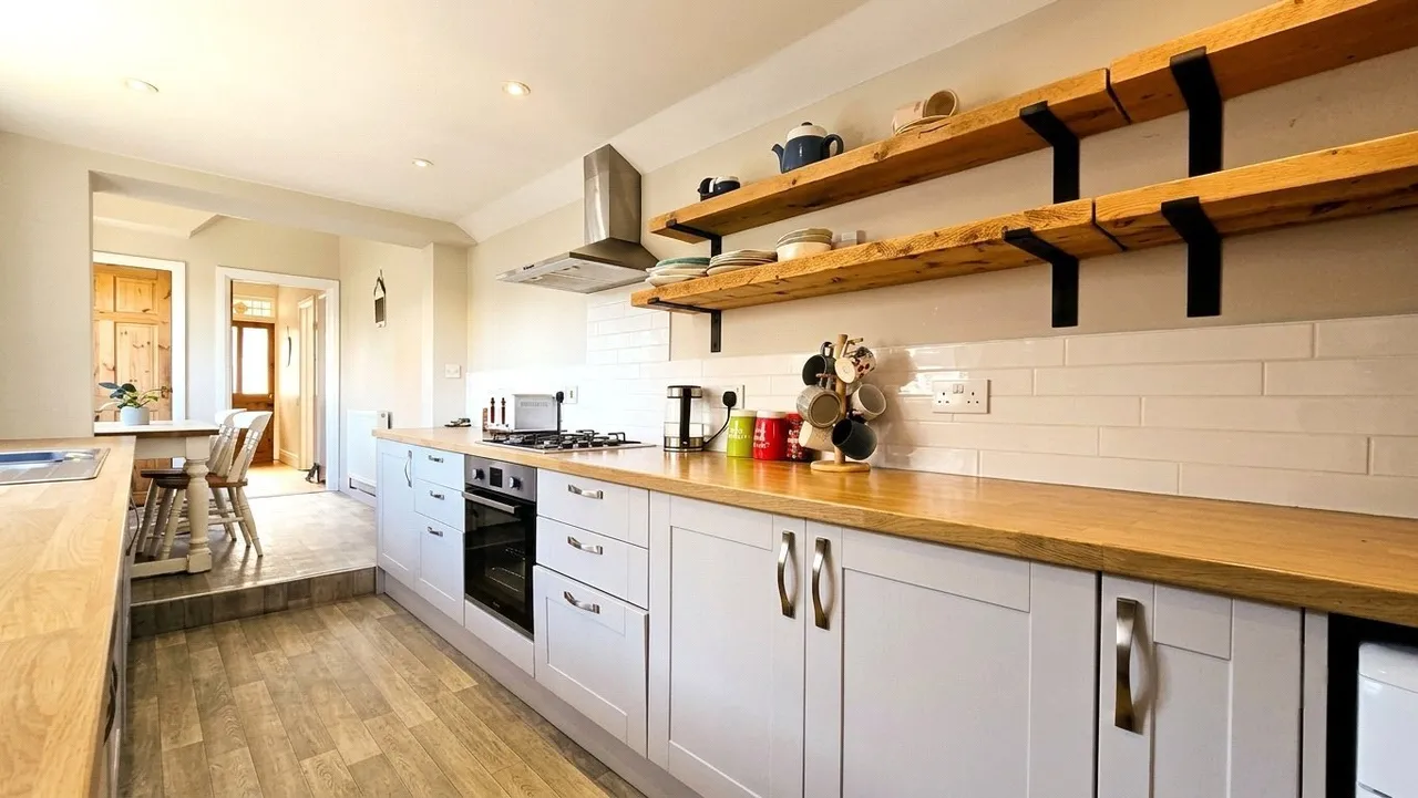 Llanfawr Road, Holyhead, LL65, photo 3