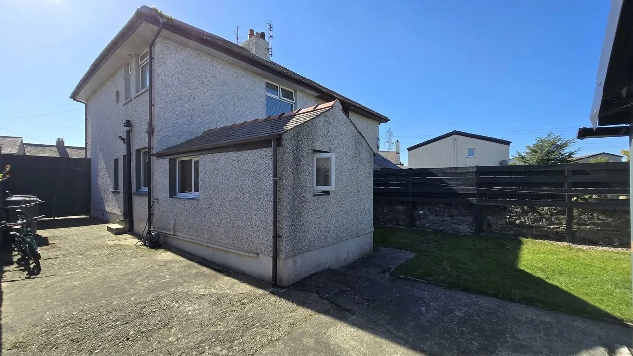 Llanfawr Road, Holyhead, LL65, photo 17