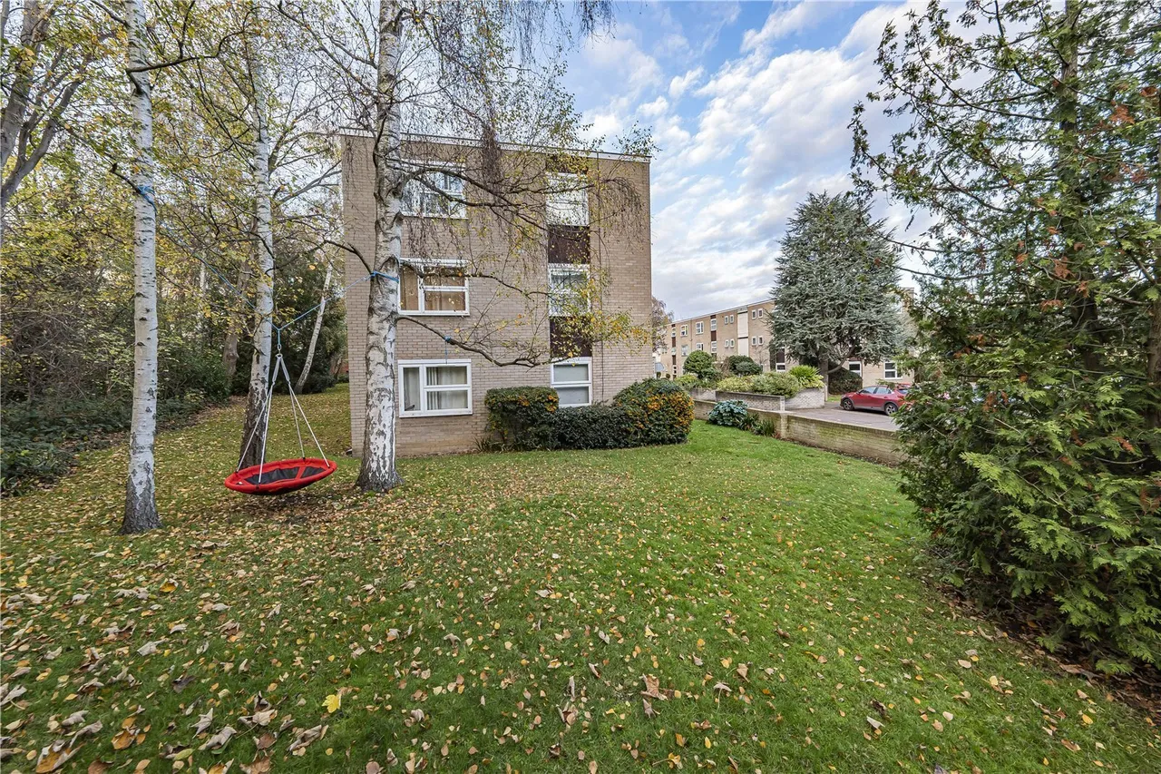 3 bed flat for sale, Hepple Close, Isleworth, TW7