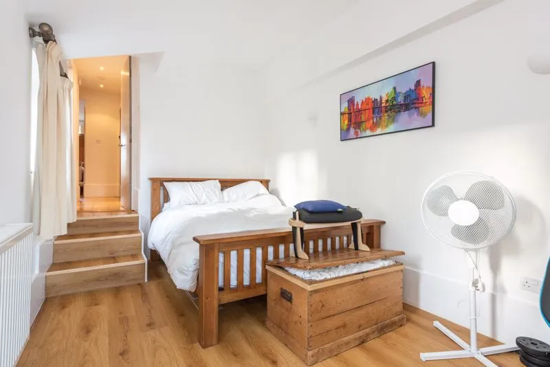 Hersham Road, Walton-On-Thames KT12 1RN, photo 5
