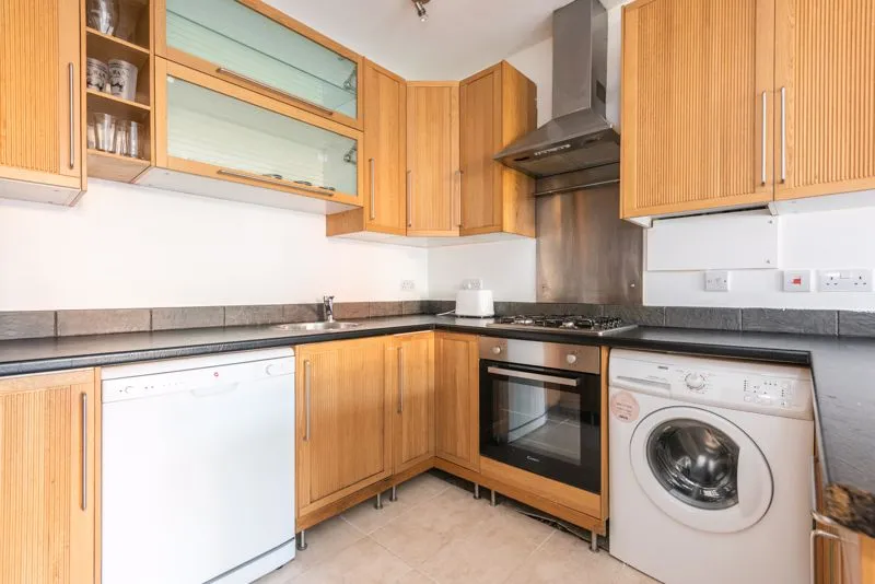 Hersham Road, Walton-On-Thames KT12 1RN, photo 4