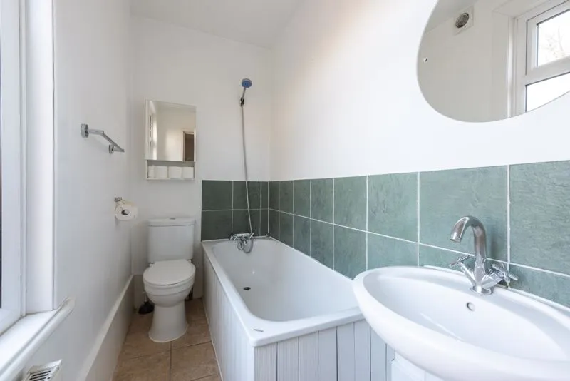 Hersham Road, Walton-On-Thames KT12 1RN, photo 9