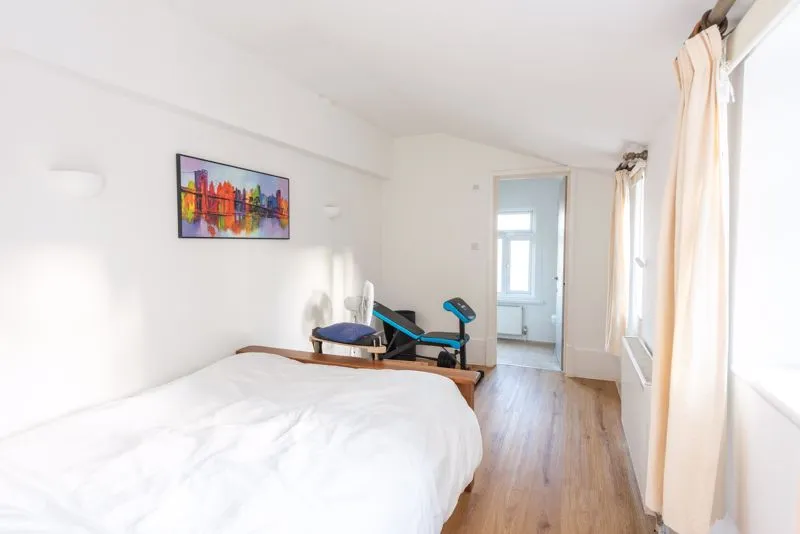 Hersham Road, Walton-On-Thames KT12 1RN, photo 6