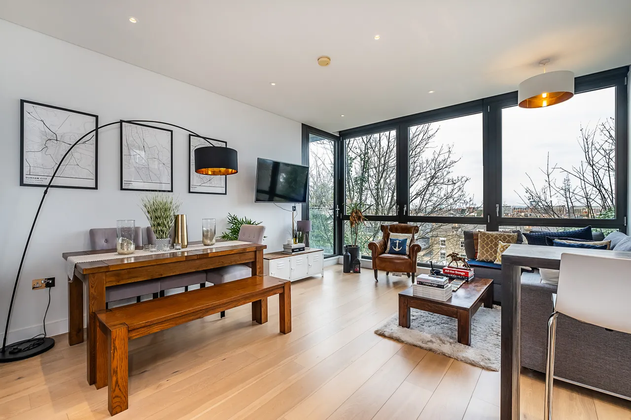 2 bed flat for sale — Plaza Gardens, London, SW15