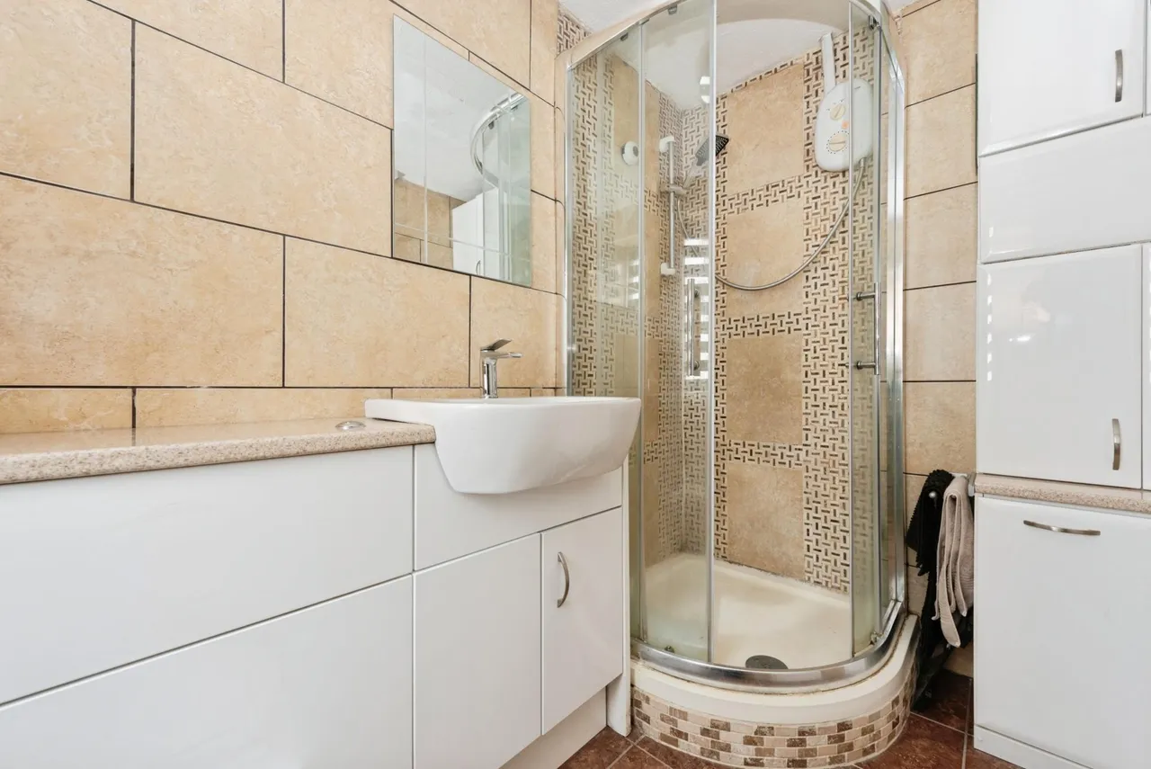 Muncaster Road, Ashford, TW15, photo 17