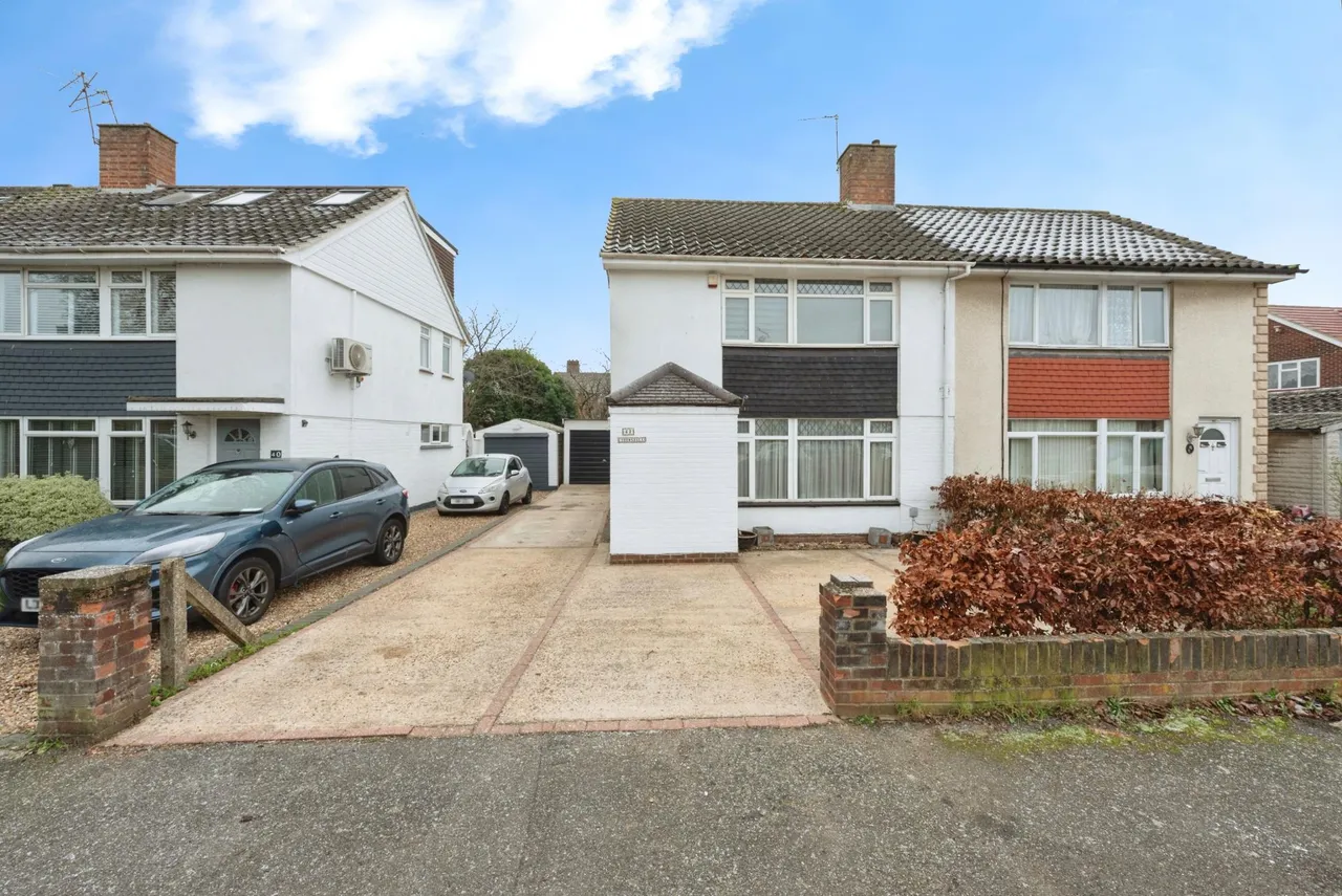 3 bed house for sale, Muncaster Road, Ashford, TW15
