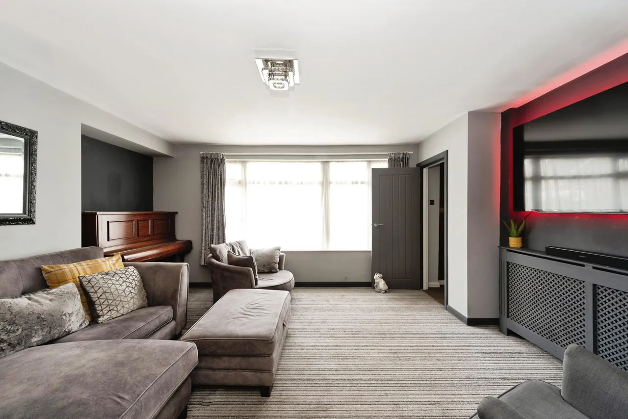 Muncaster Road, Ashford, TW15, photo 4