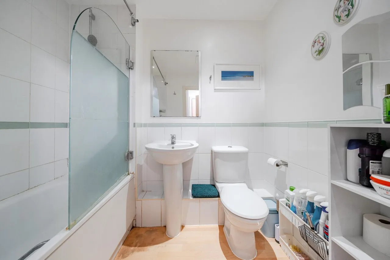 Victoria Road, Acton, London, W3, photo 9