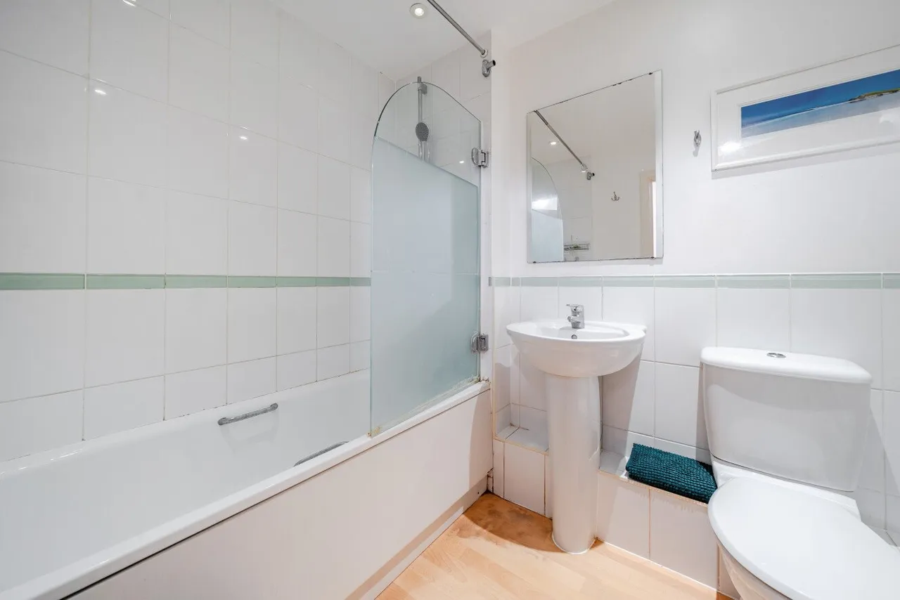 Victoria Road, Acton, London, W3, photo 8