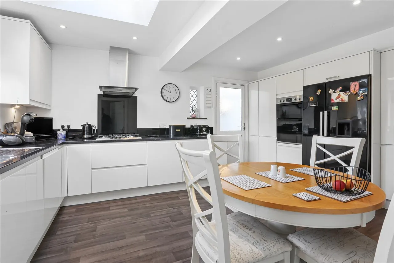 Sutton Lane, Banstead, SM7, photo 11