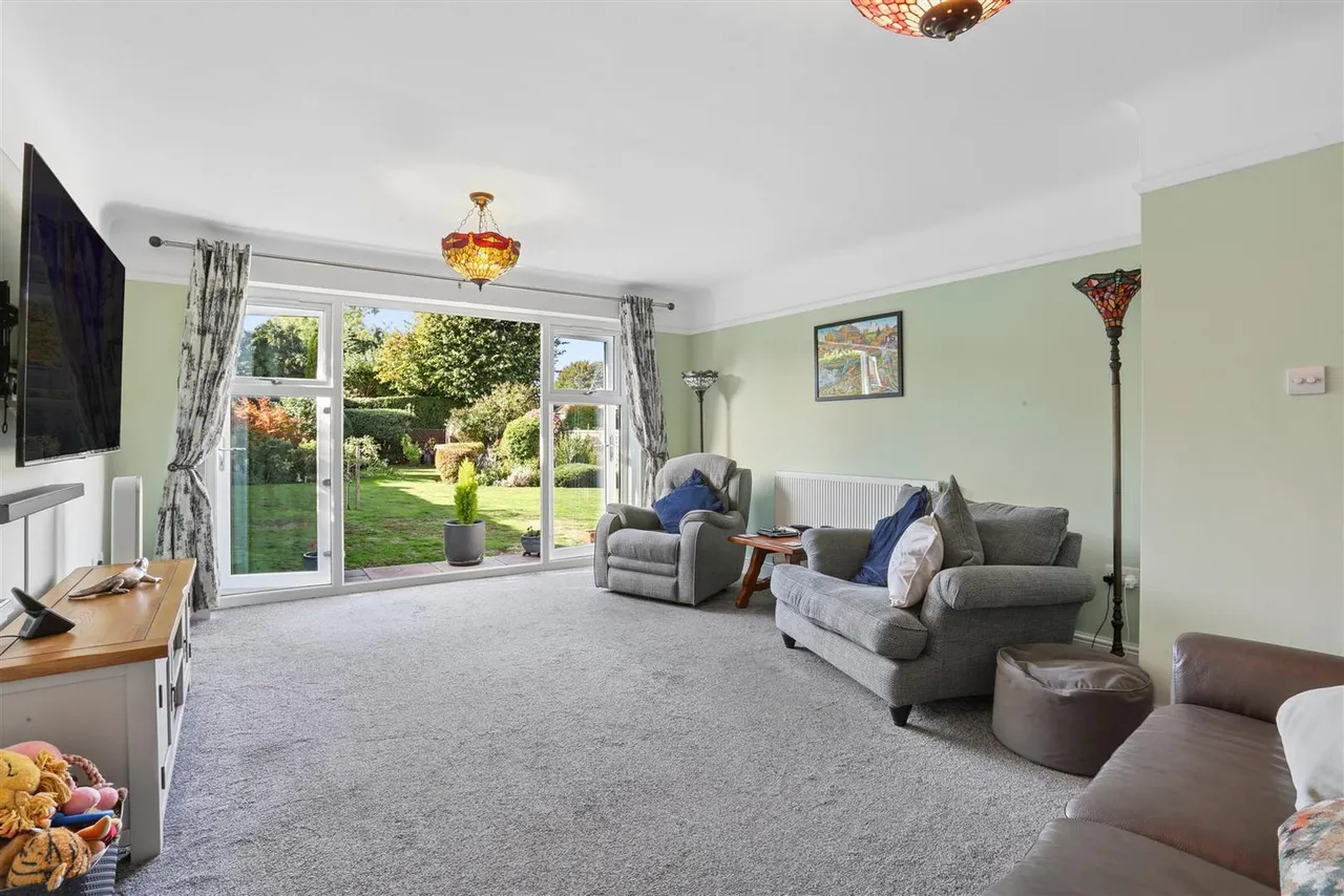 Sutton Lane, Banstead, SM7, photo 2
