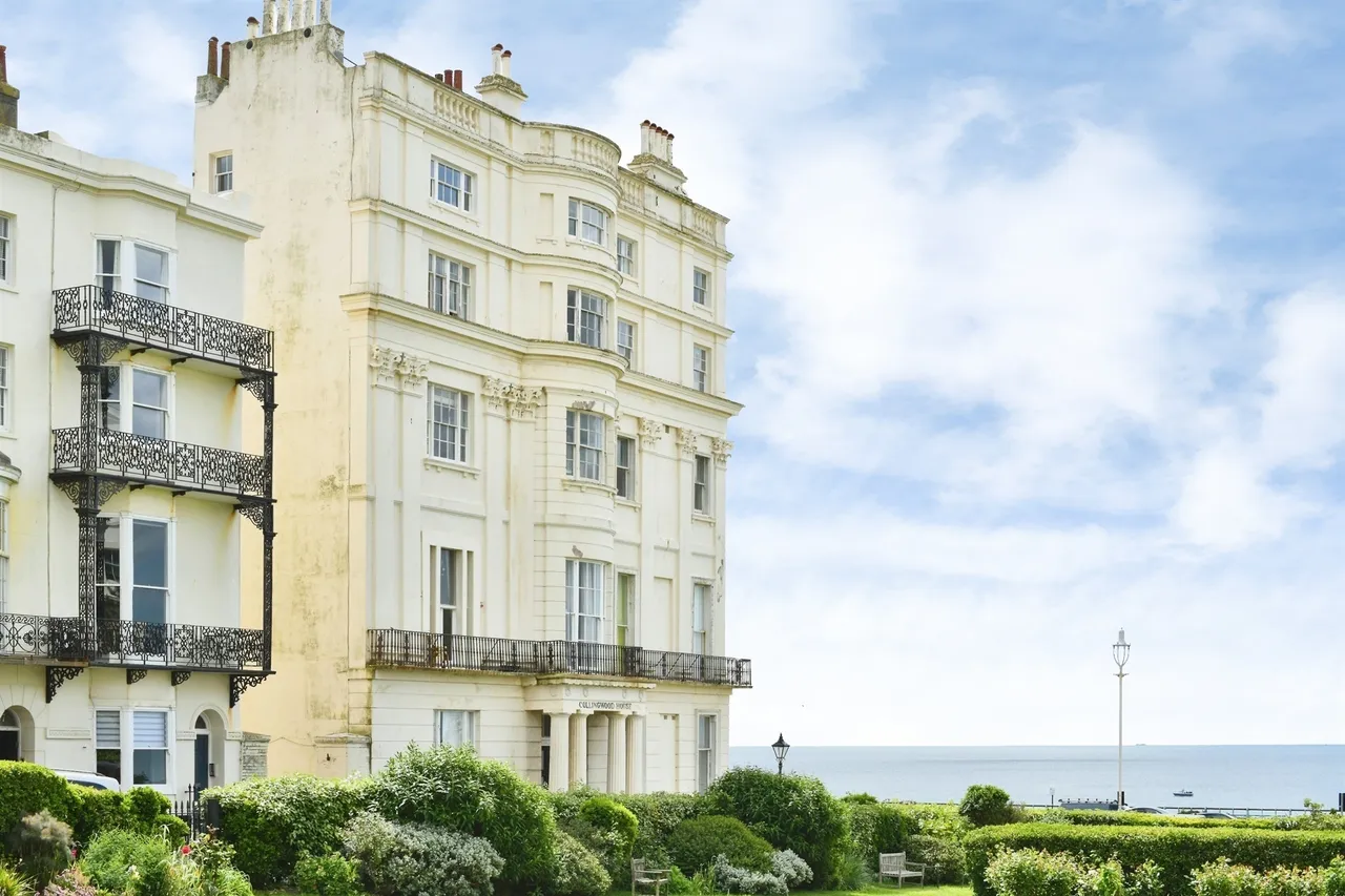 2 bed flat for sale — Marine Parade, Brighton