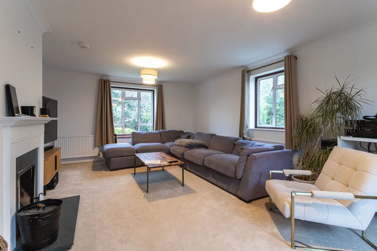 Borough Court Road, Hartley Wintney, RG27, photo 2