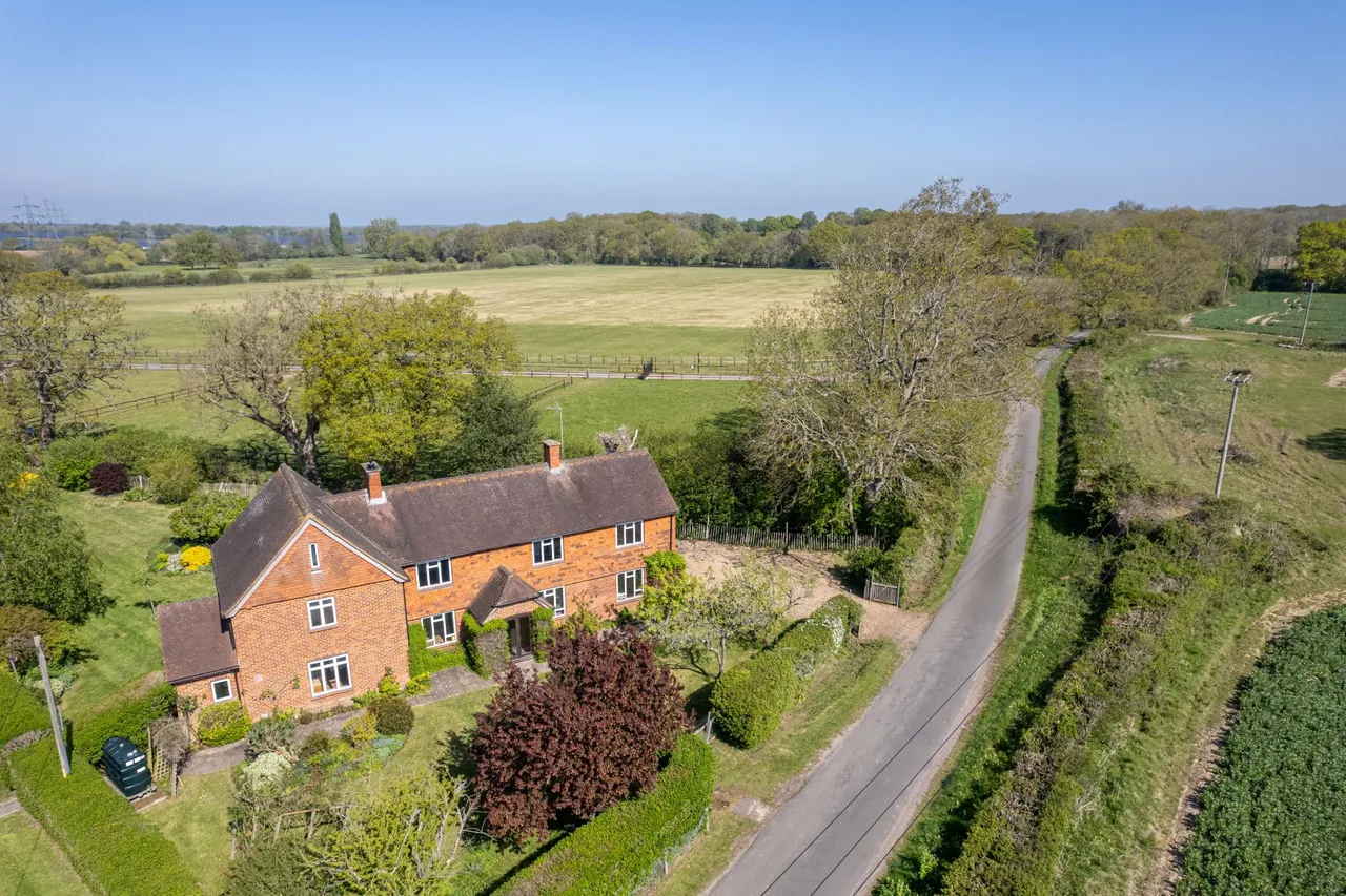 Borough Court Road, Hartley Wintney, RG27, photo 19