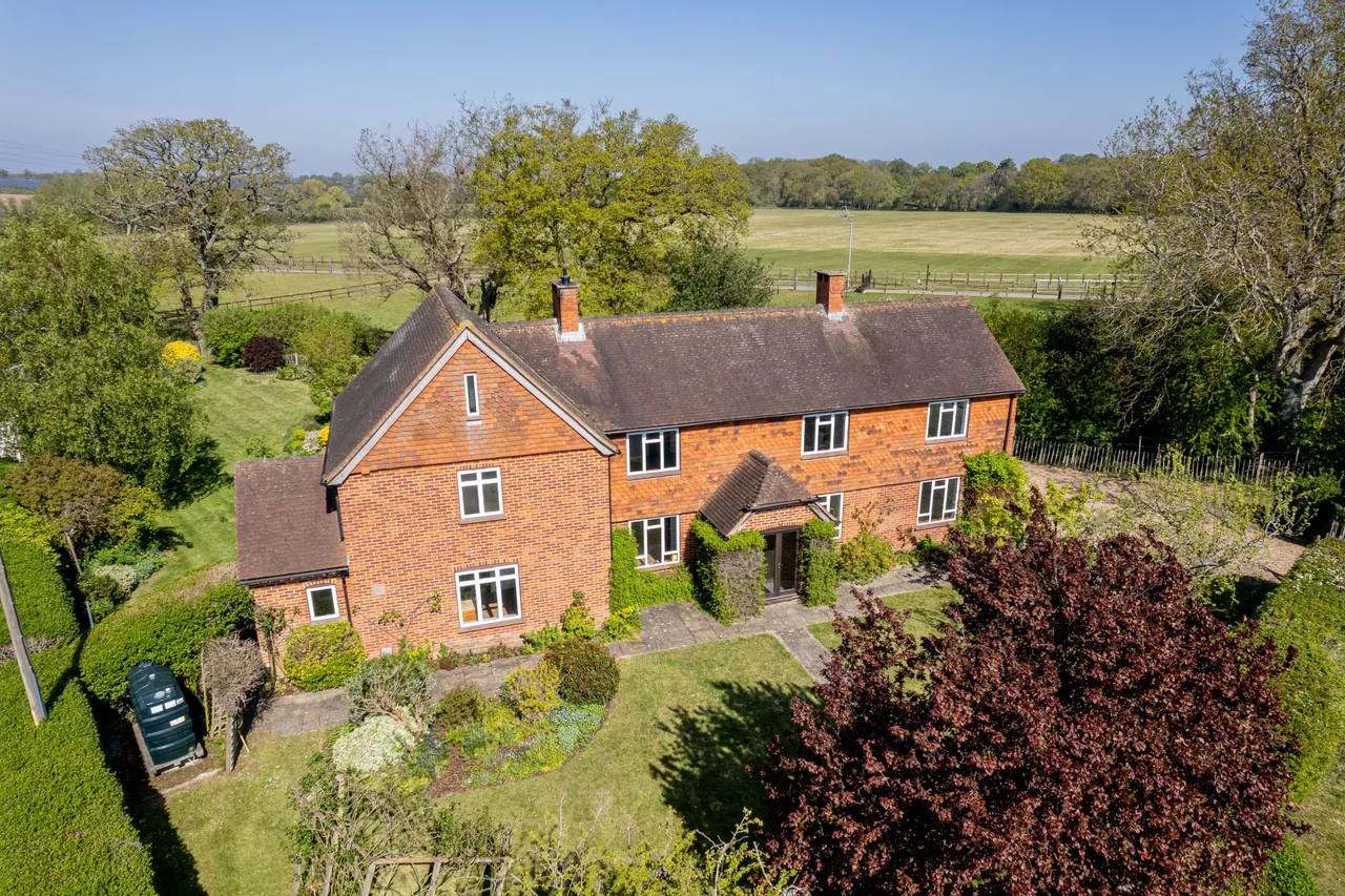 5 bed house to rent, Borough Court Road, Hartley Wintney, RG27