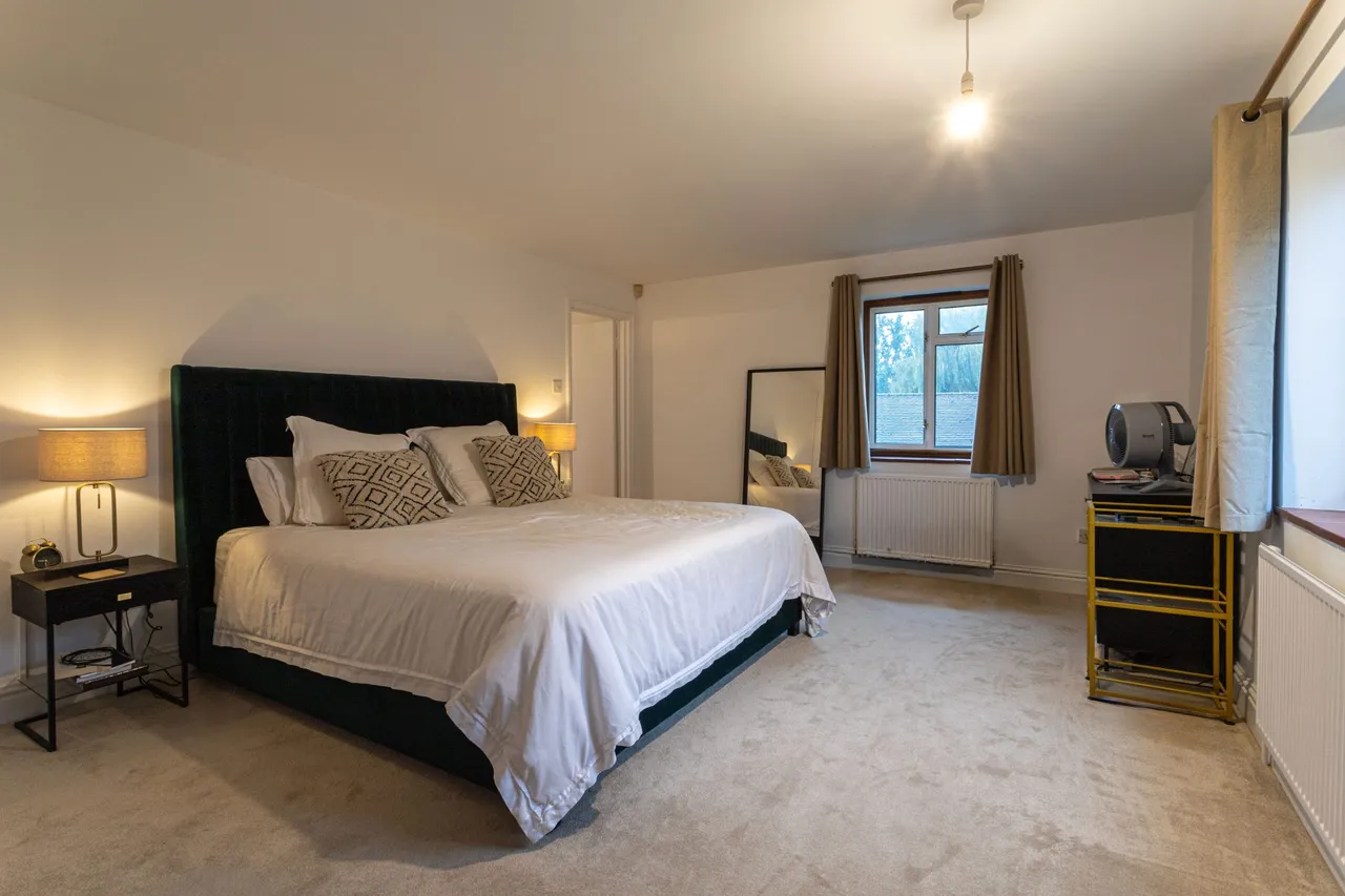Borough Court Road, Hartley Wintney, RG27, photo 7