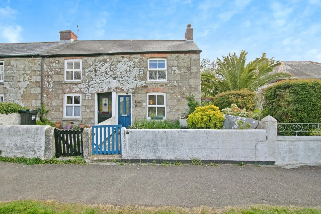 2 bed house for sale, Meneage Road, Helston, TR13