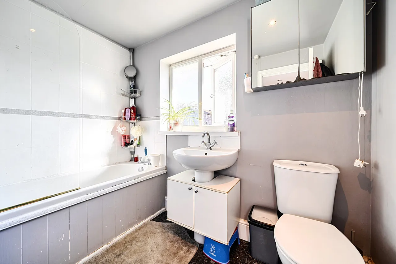 Gosforth Lane, Watford, WD19, photo 8
