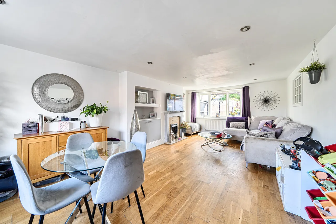 Gosforth Lane, Watford, WD19, photo 3