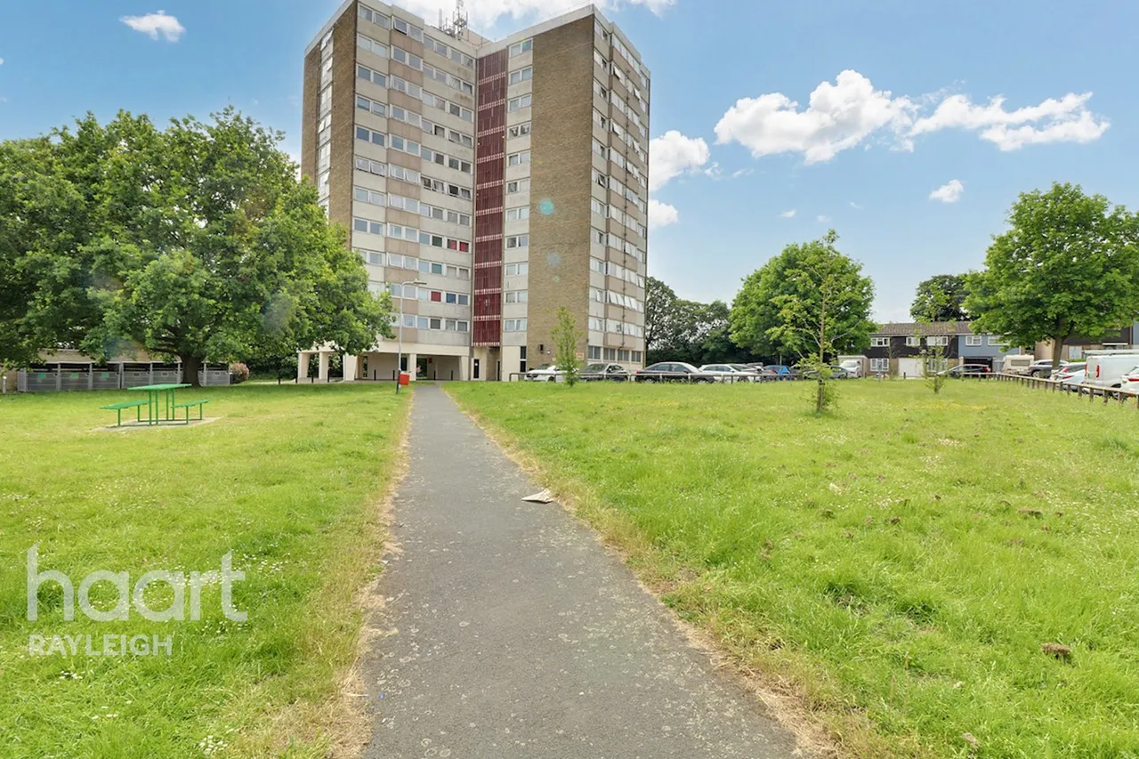 2 bed flat for sale, Mansell Close, Leigh-On-Sea, SS9
