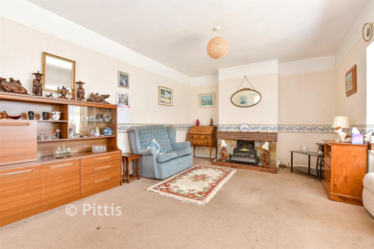 Vinings Gardens, Sandown, PO36, photo 5