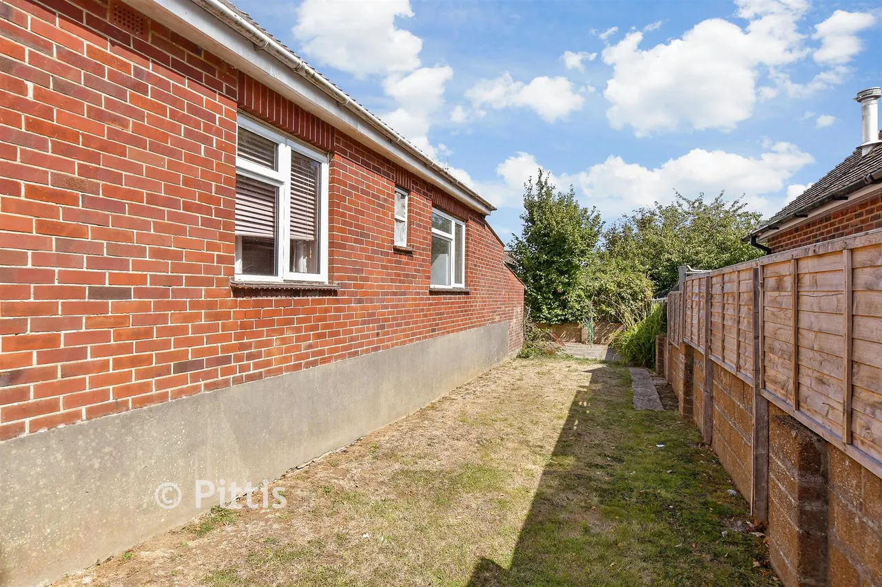 Vinings Gardens, Sandown, PO36, photo 12