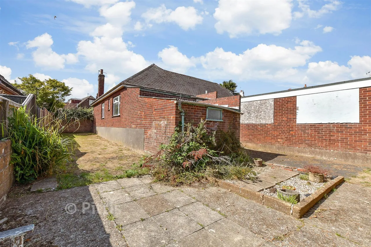Vinings Gardens, Sandown, PO36, photo 13