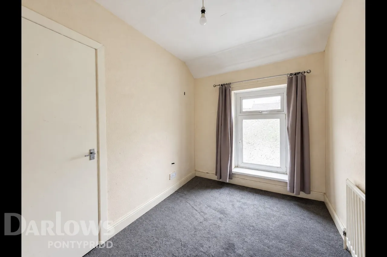 Birchwood Avenue, Pontypridd, photo 13