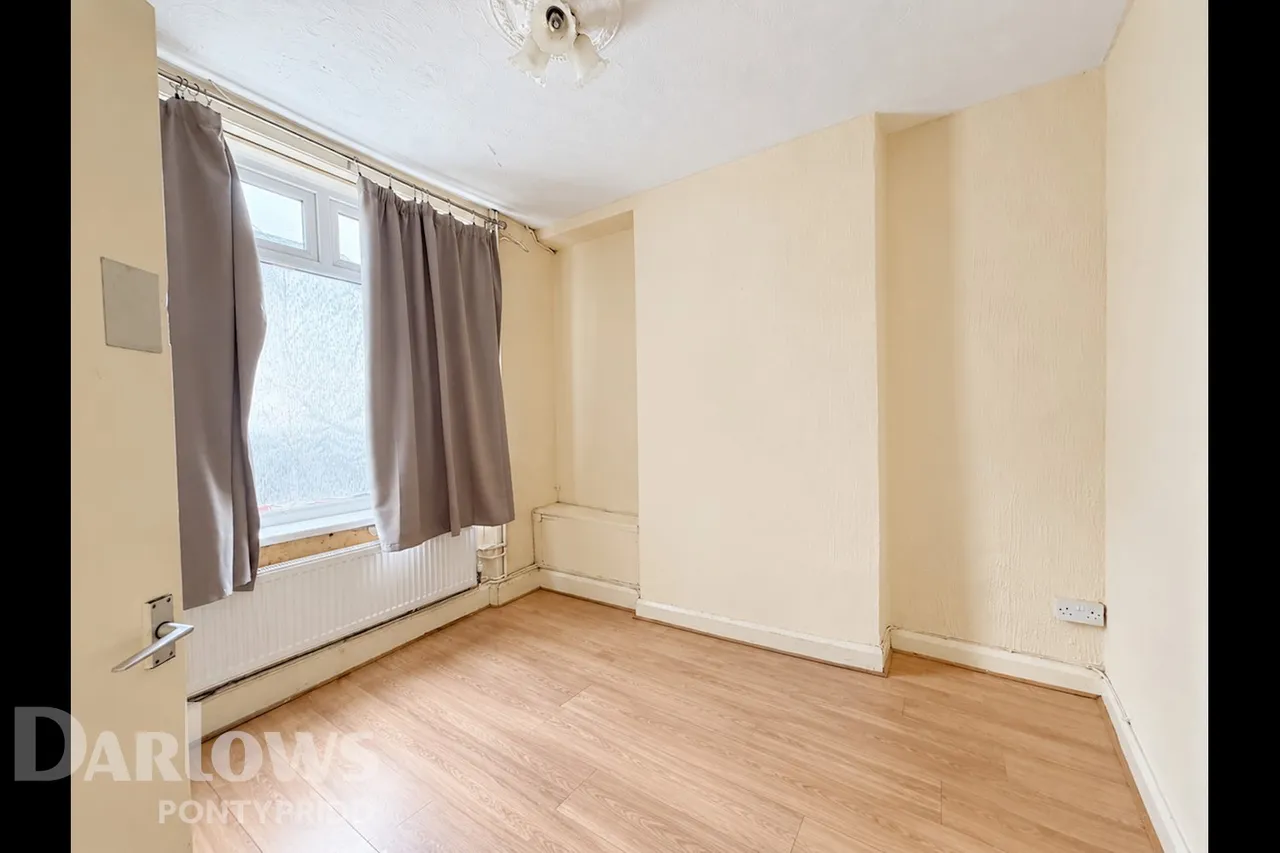 Birchwood Avenue, Pontypridd, photo 4