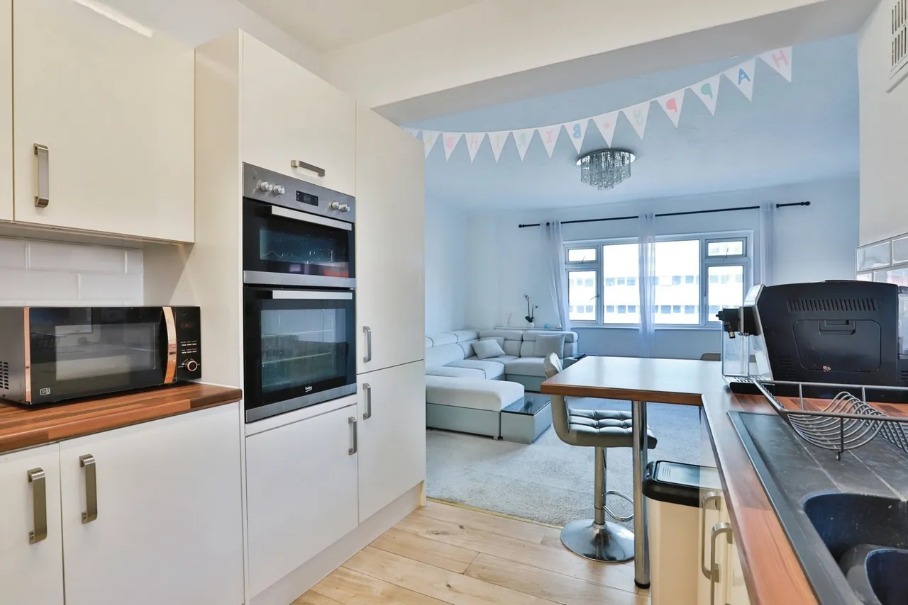 2 bed flat for sale, Christchurch Road, Bournemouth, BH1