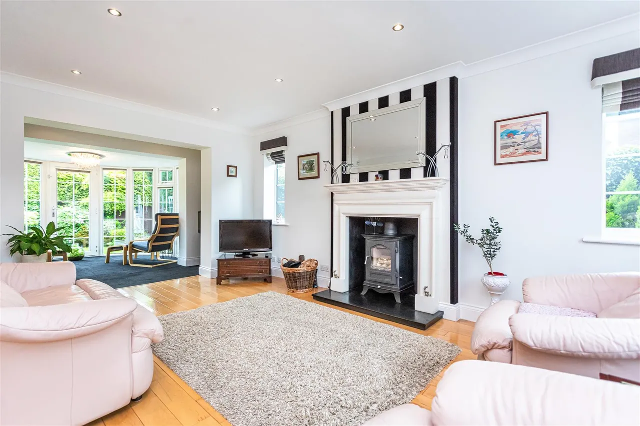 398, Holcombe Road, Greenmount, BL8 4HF, photo 3