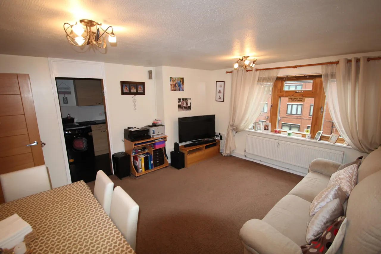 2 bed flat for sale — Burnt Ash Hill, London