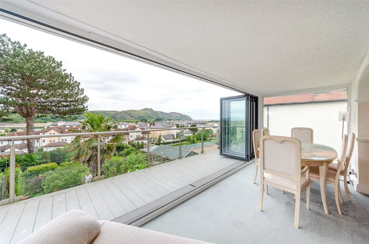 2 bed flat for sale, Ty Mawr Road, Deganwy, LL31
