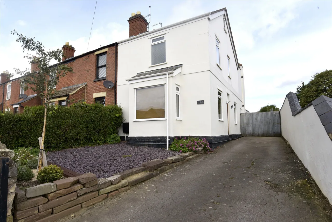 3 bed house for sale — Hucclecote Road, Gloucester, GL3 3TZ