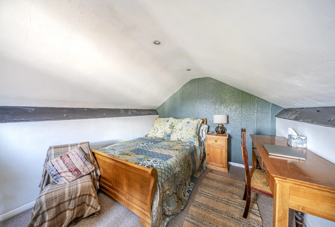 Hucclecote Road, Gloucester, GL3 3TZ, photo 10