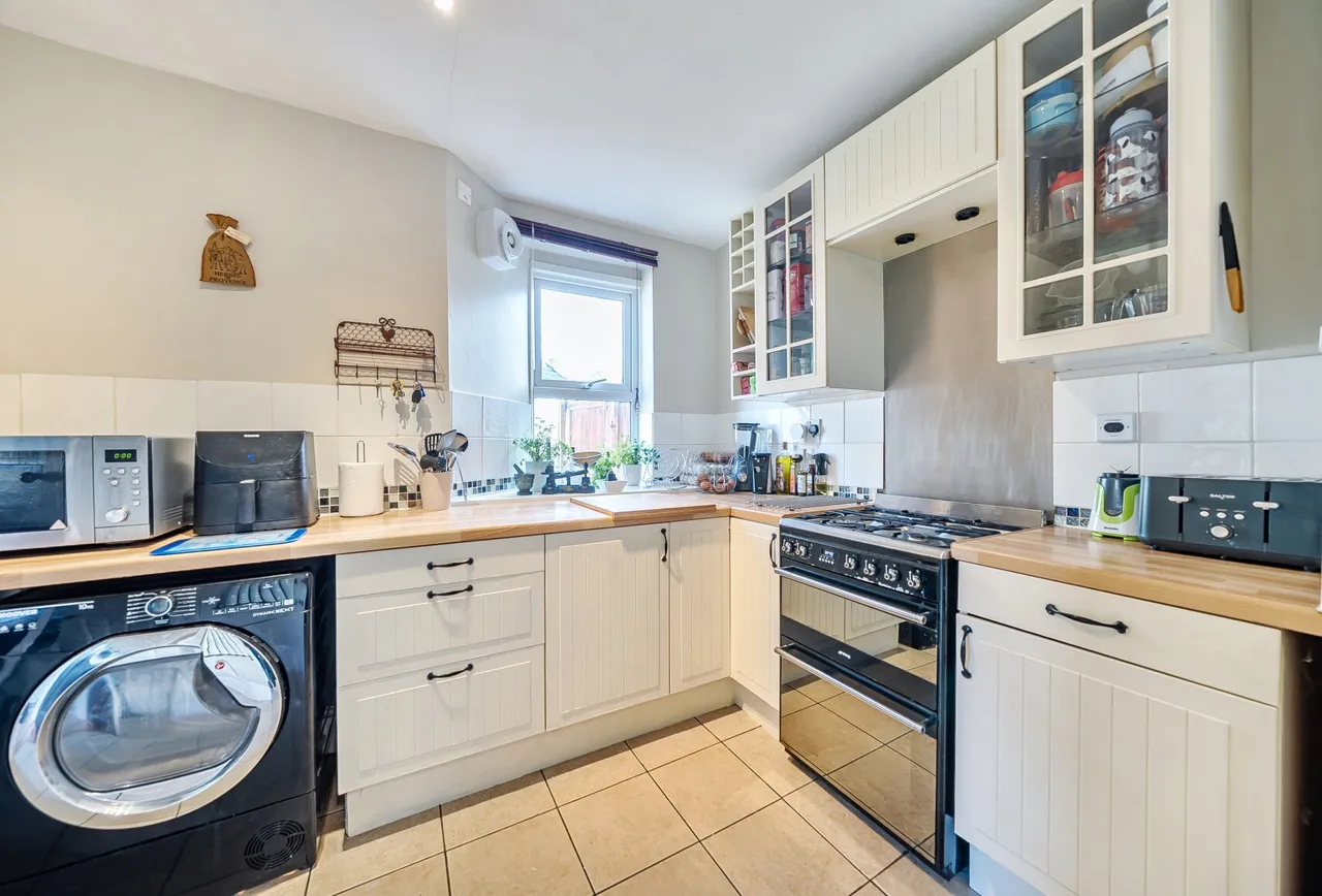 Hucclecote Road, Gloucester, GL3 3TZ, photo 17