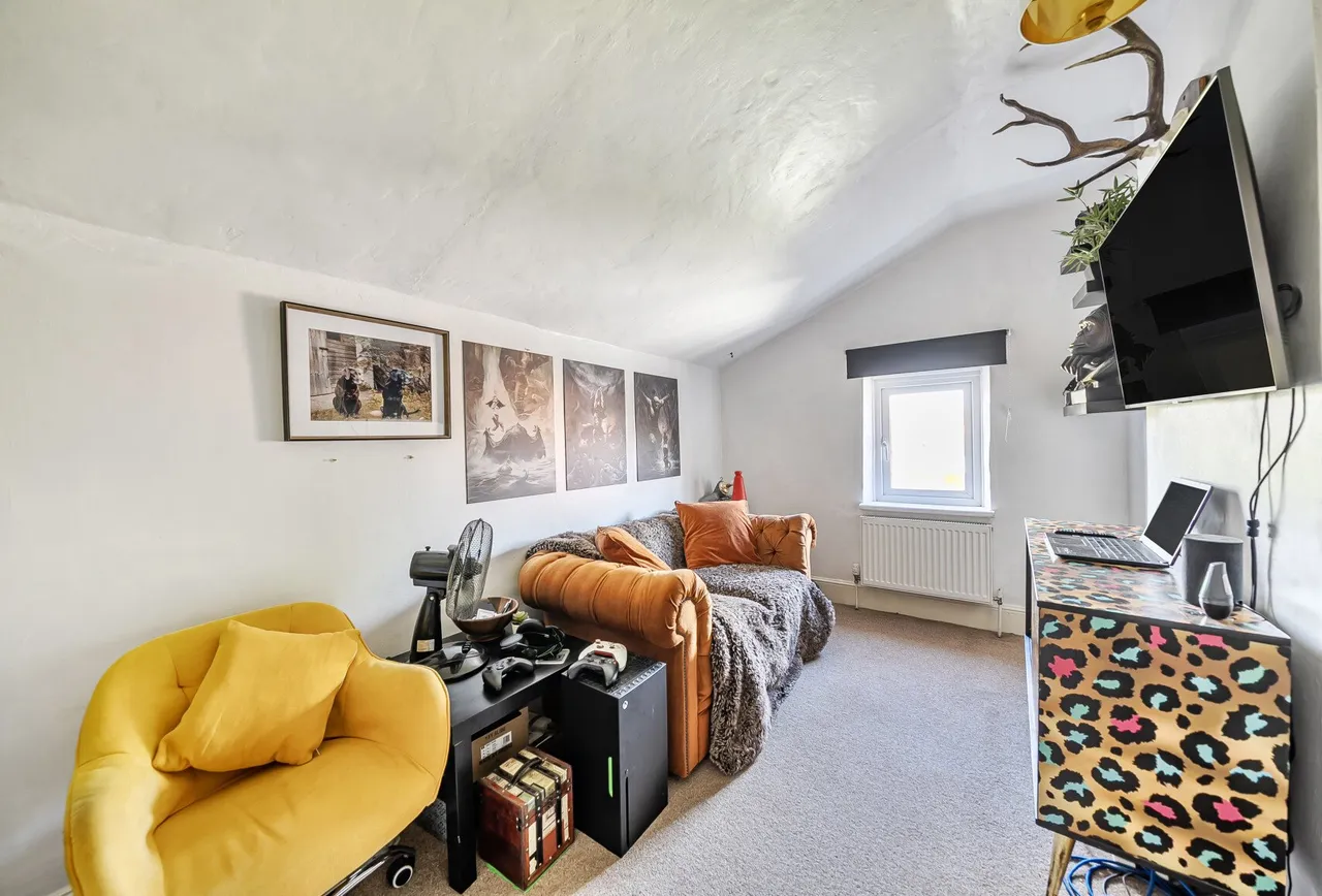 Hucclecote Road, Gloucester, GL3 3TZ, photo 11