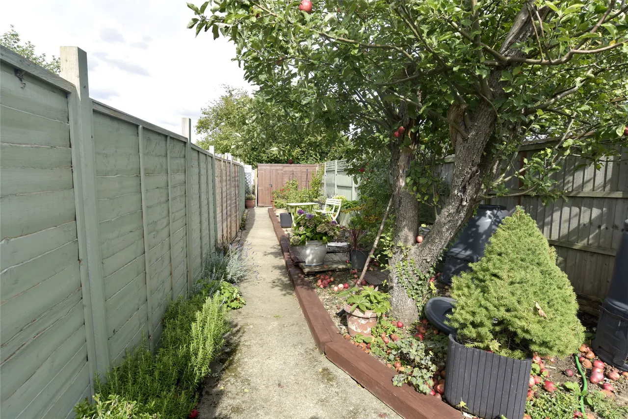 Hucclecote Road, Gloucester, GL3 3TZ, photo 20