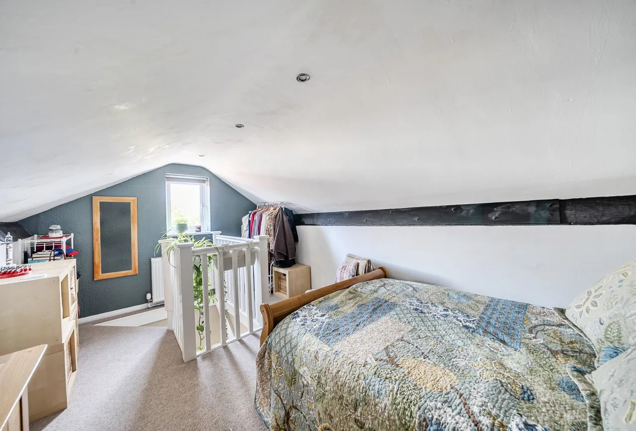 Hucclecote Road, Gloucester, GL3 3TZ, photo 6