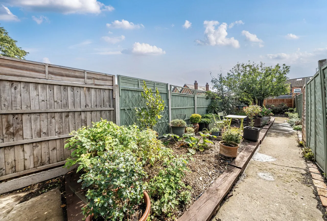 Hucclecote Road, Gloucester, GL3 3TZ, photo 9